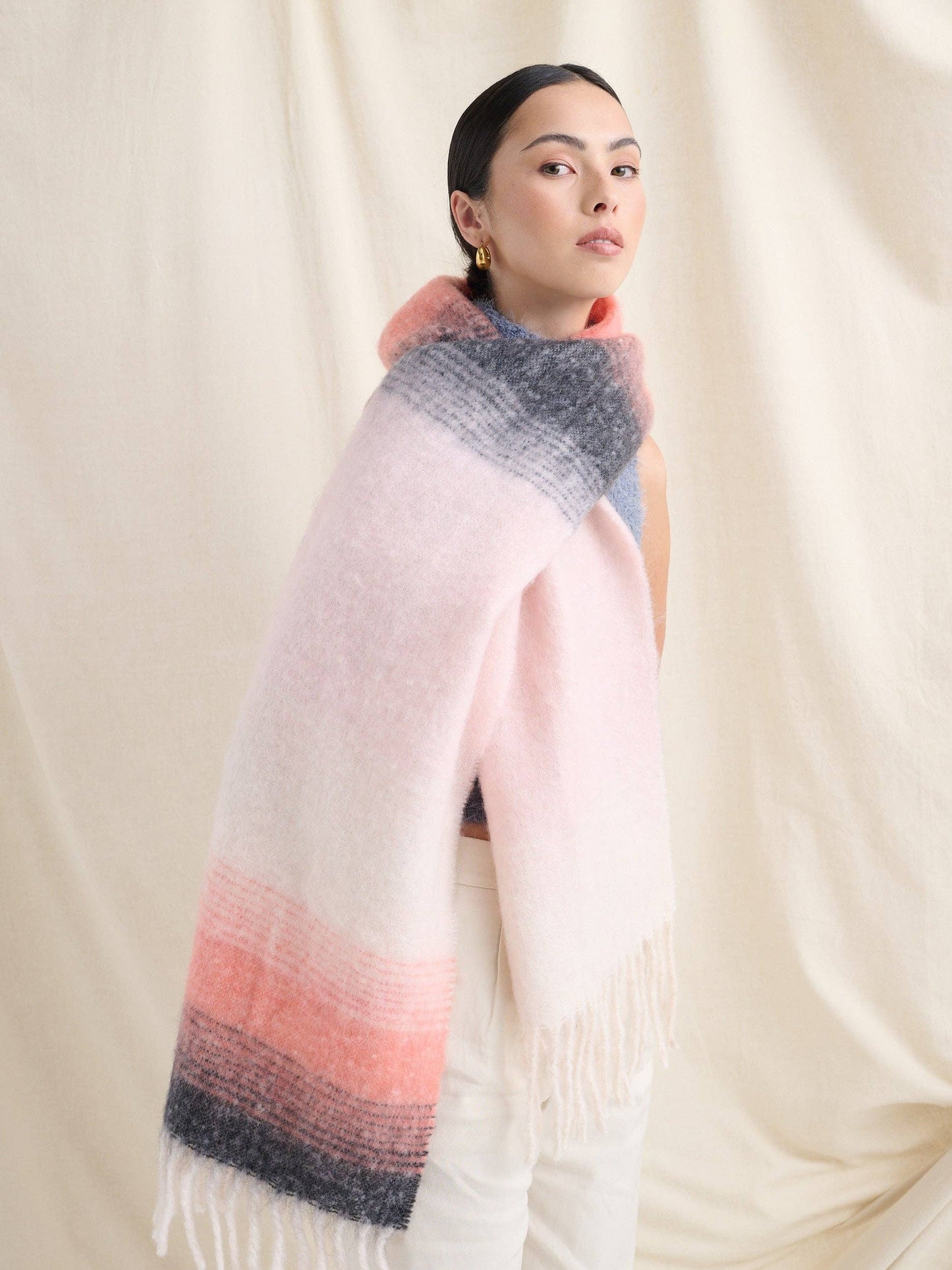 Yura Gradient Fluffy Scarf - Pink