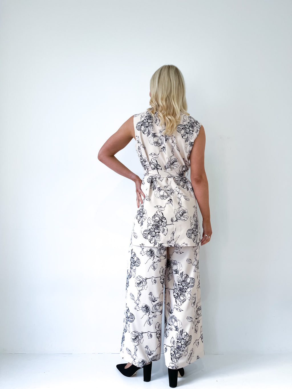 Rose Vest – Mono Rose Sleeveless Blazer