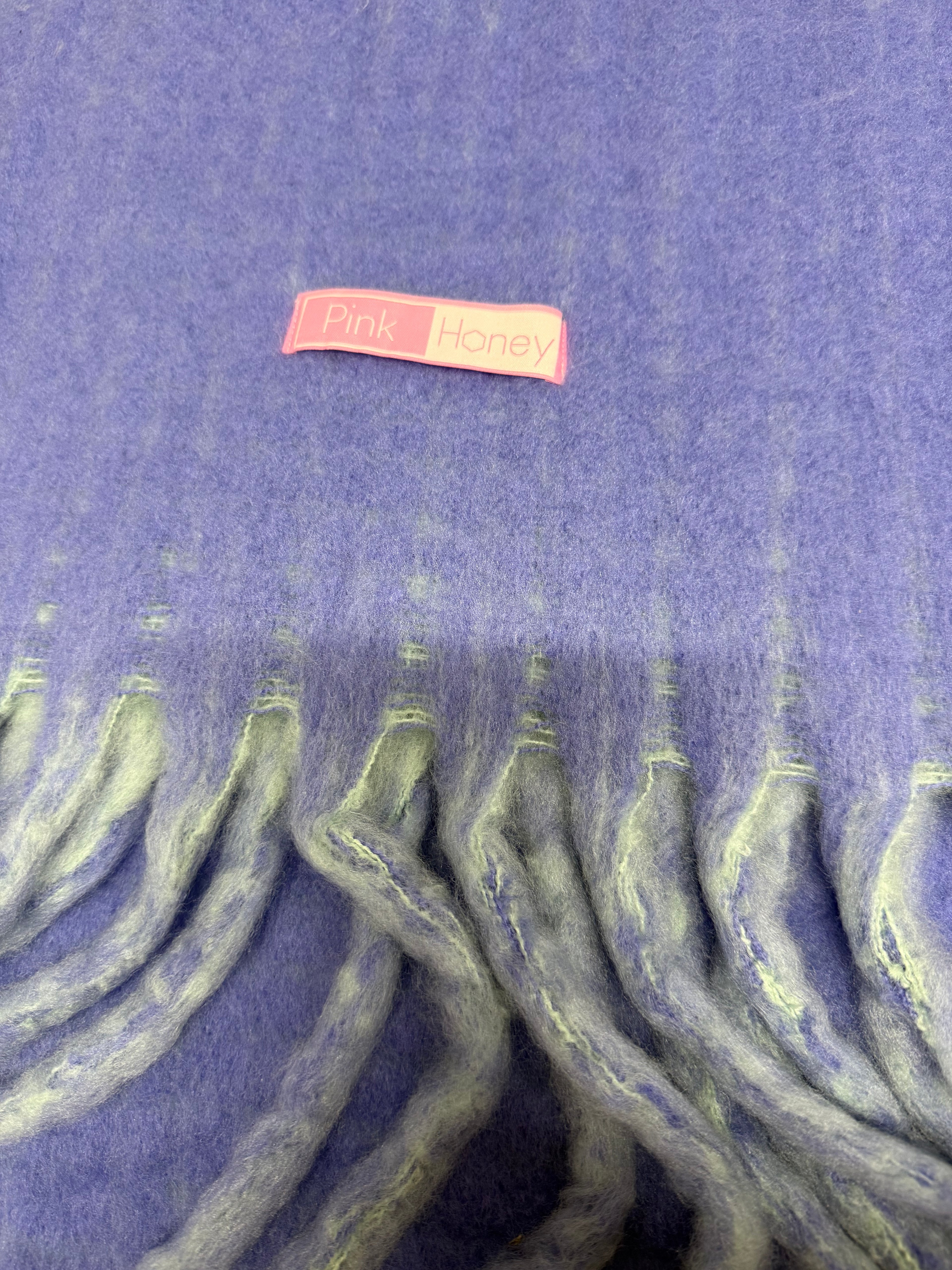 CNV scarf