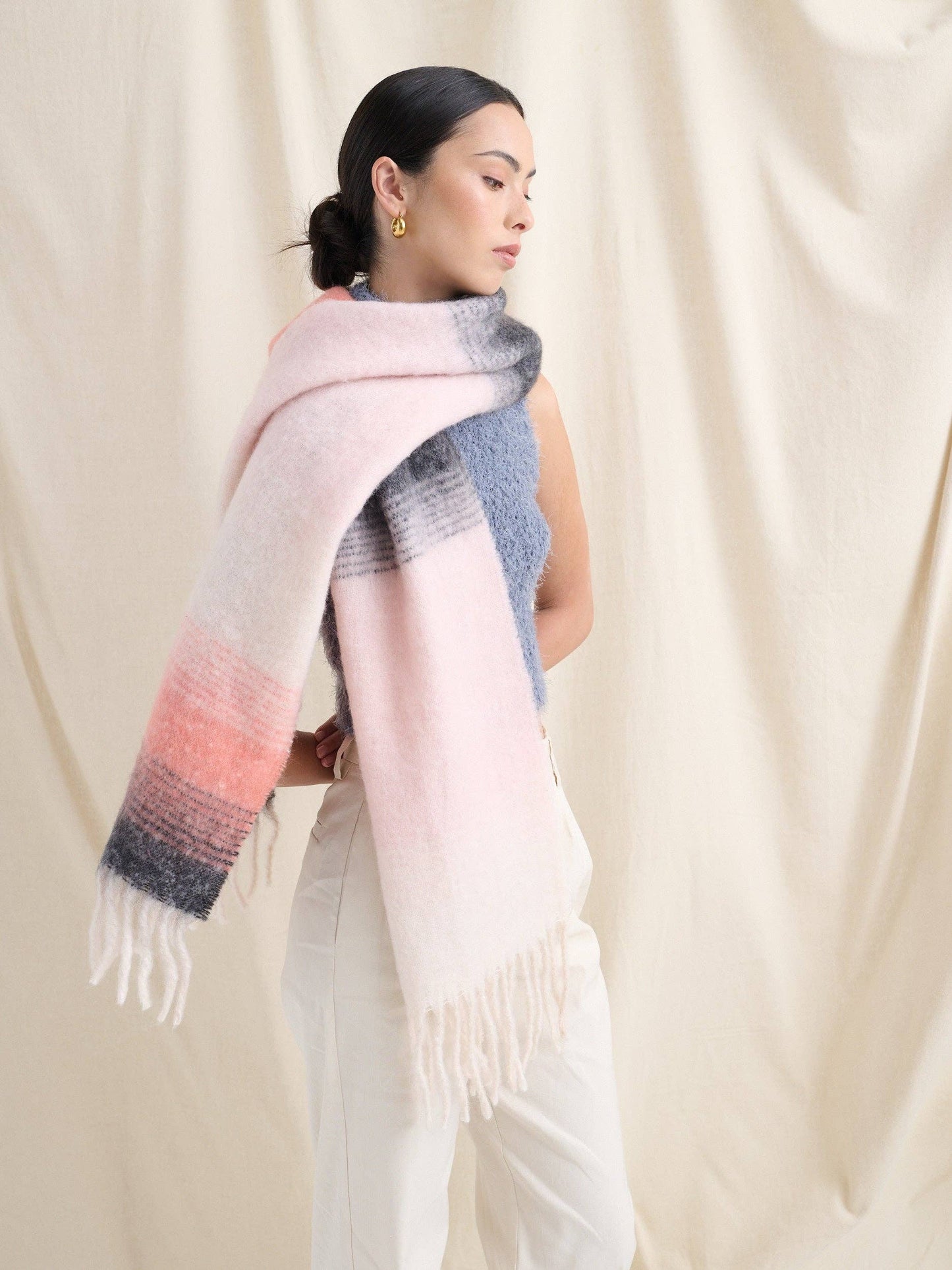 Yura Gradient Fluffy Scarf - Pink