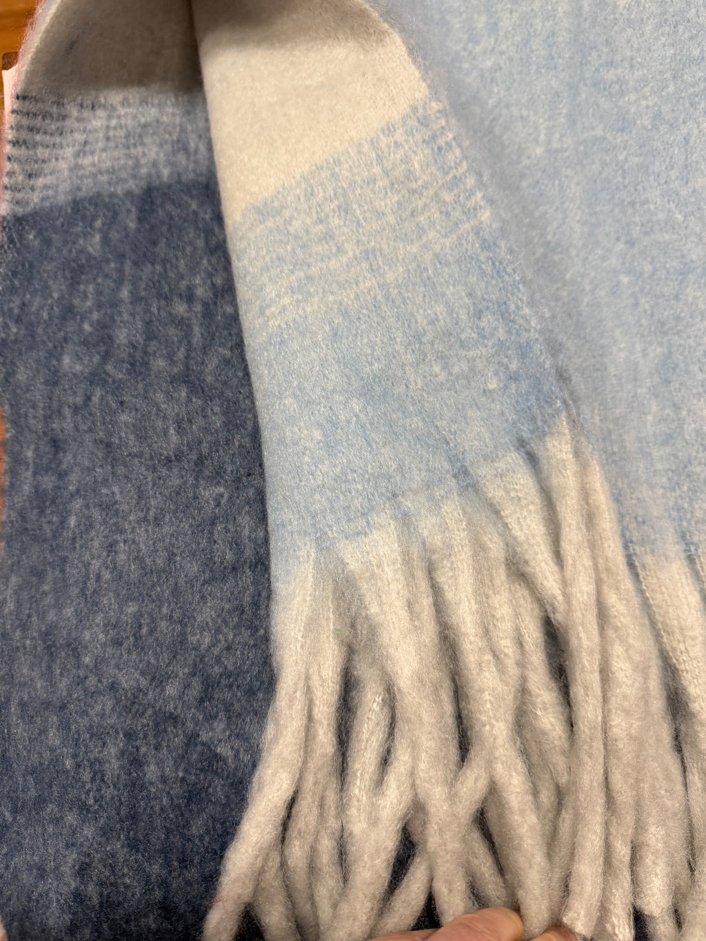 CNV scarf