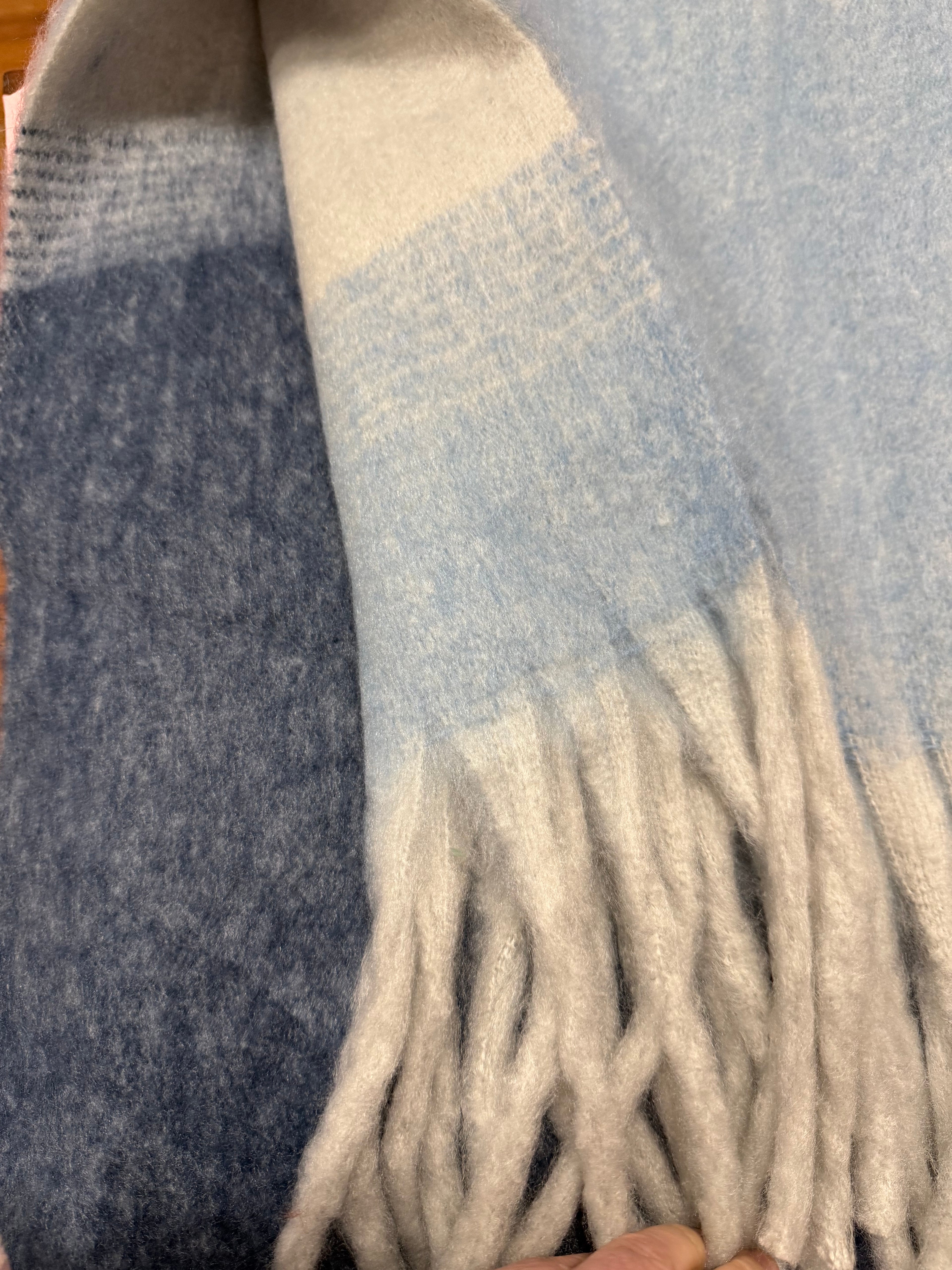 CNV scarf
