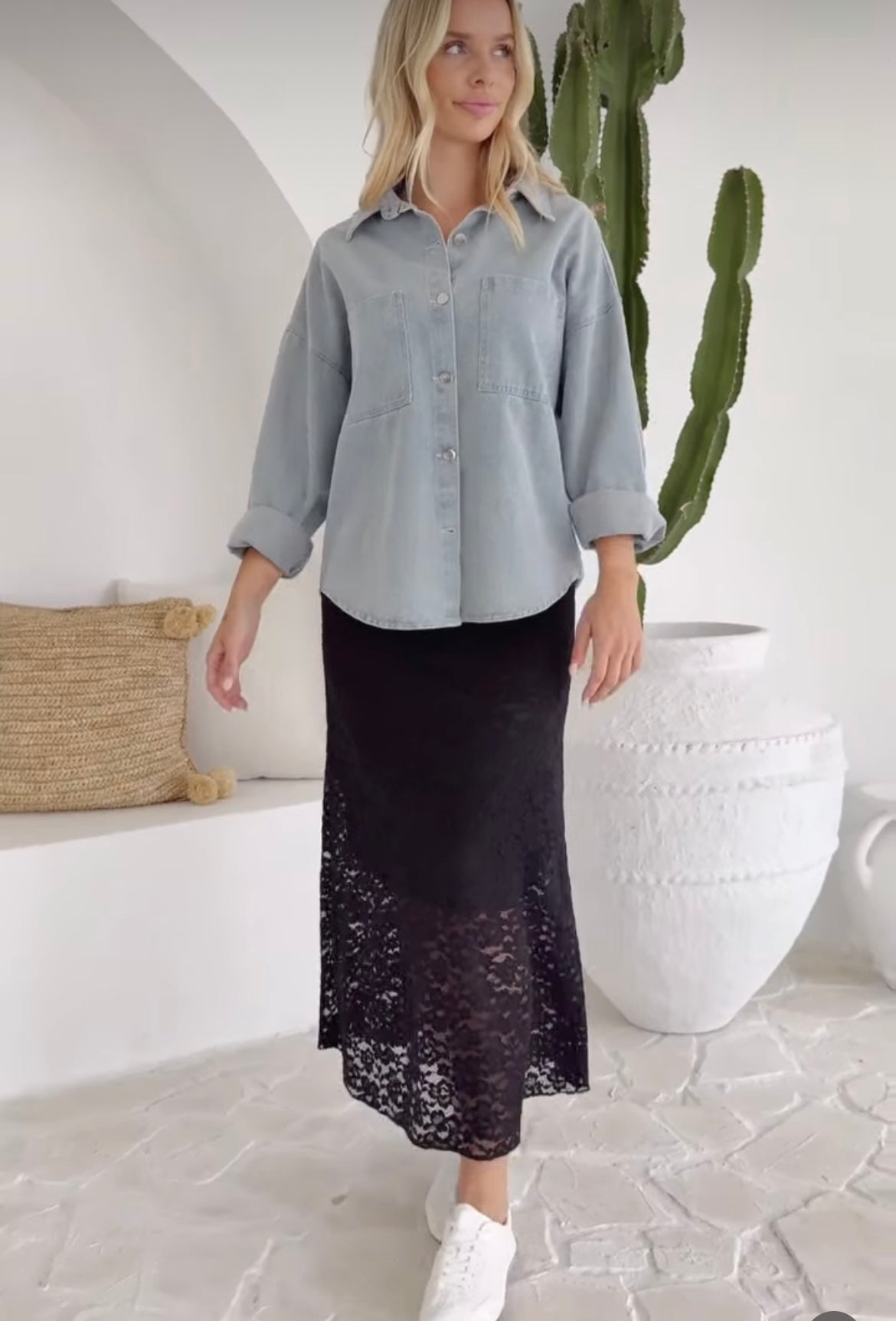 Lace skirt