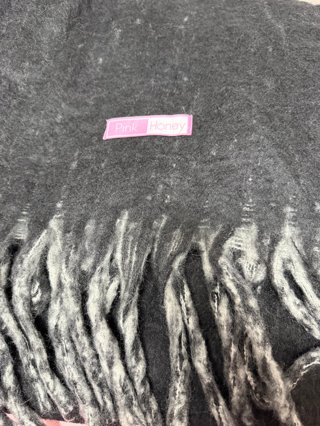 CNV scarf
