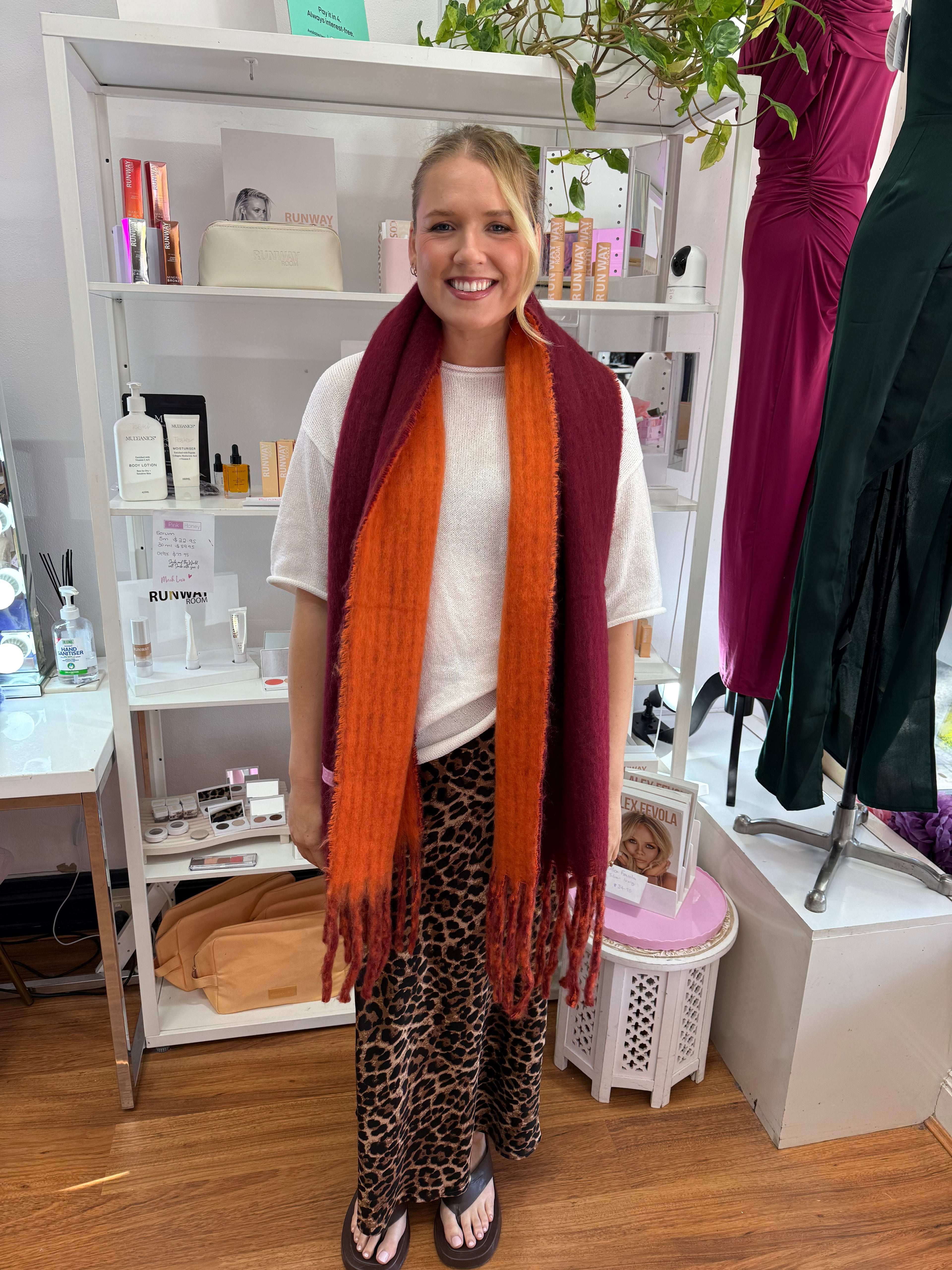 CNV scarf