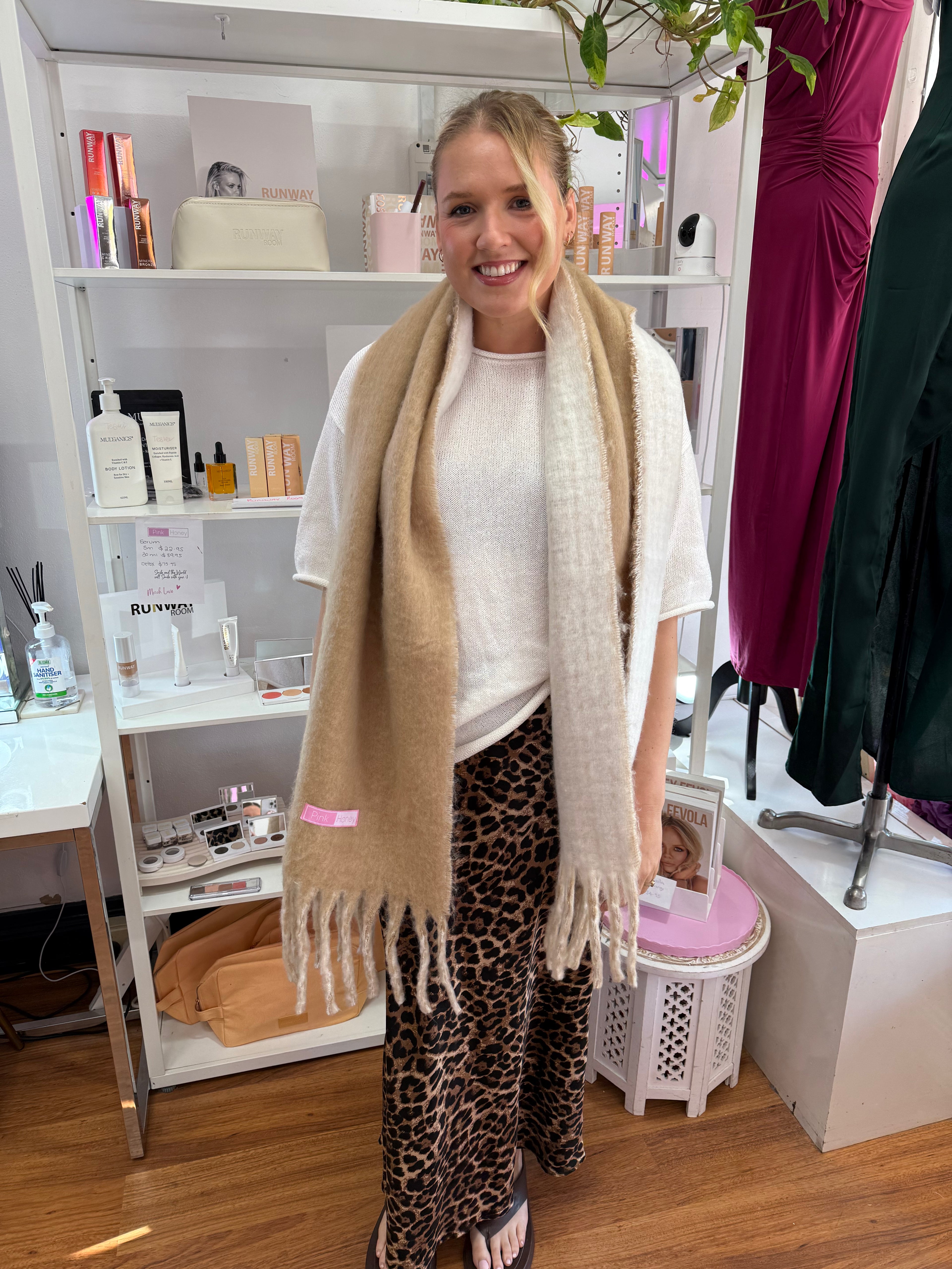 CNV scarf