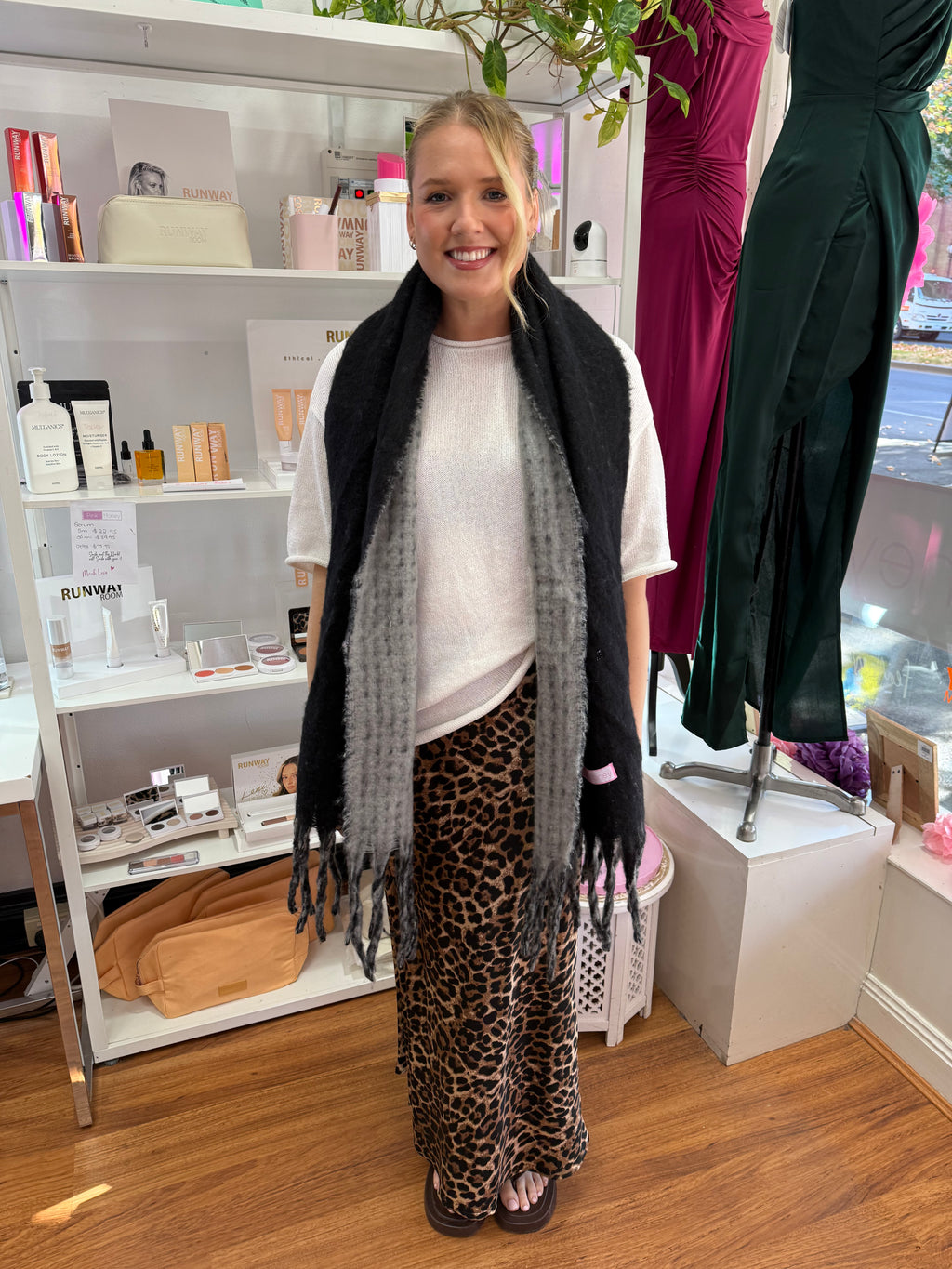 CNV scarf