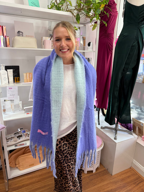 CNV scarf
