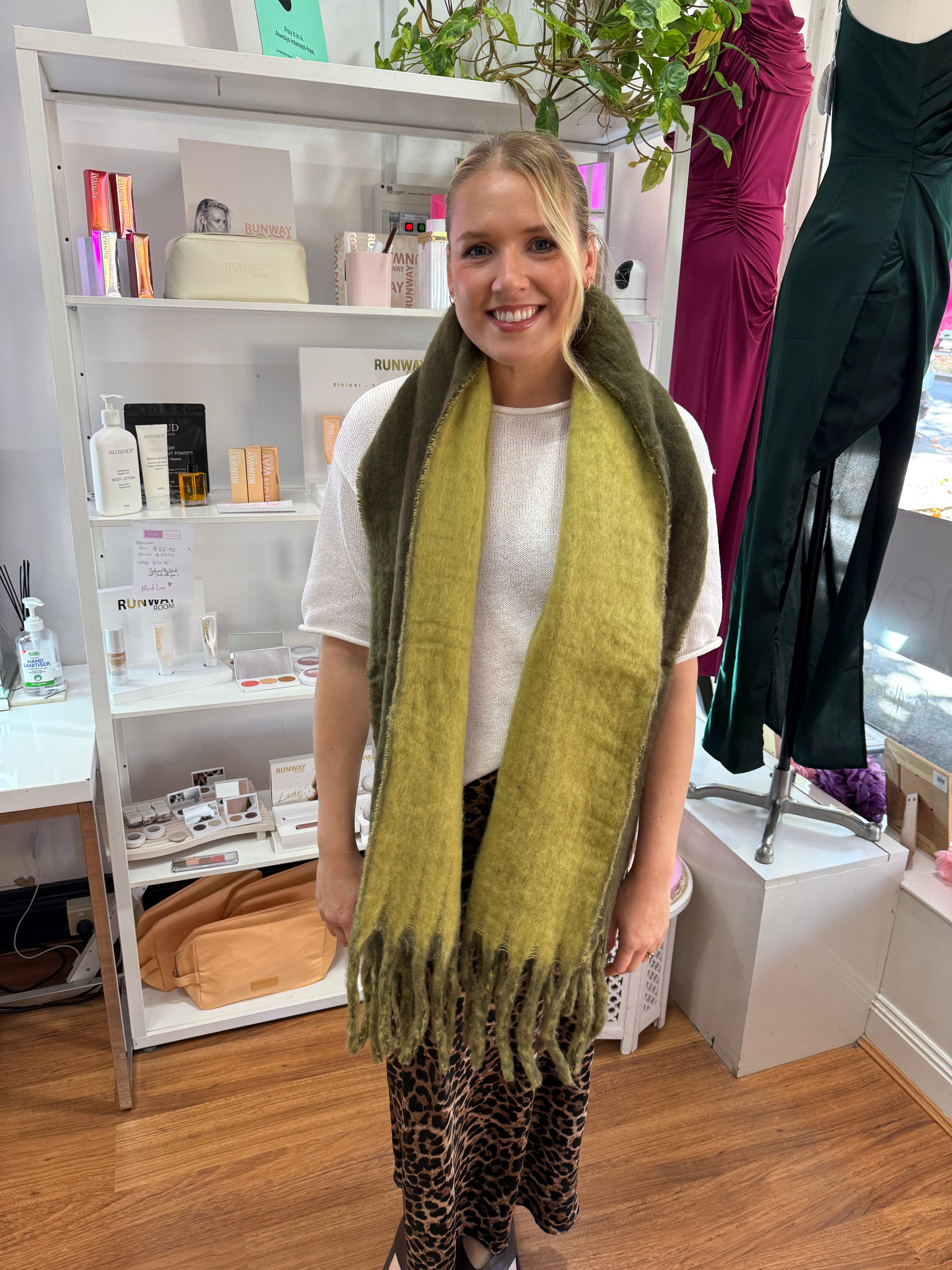CNV scarf