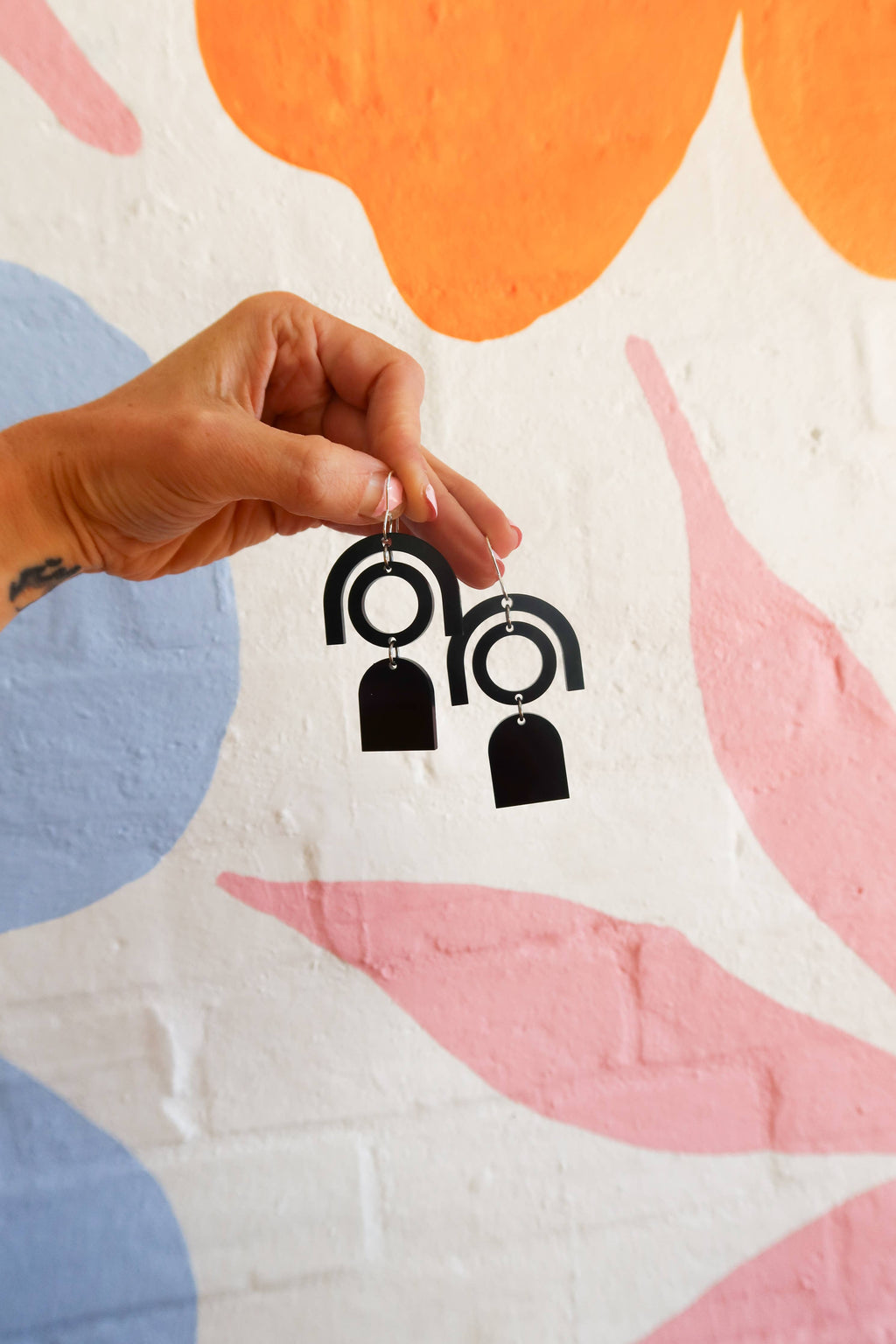 Pink Nade - Sunrise Black Dangle Earring