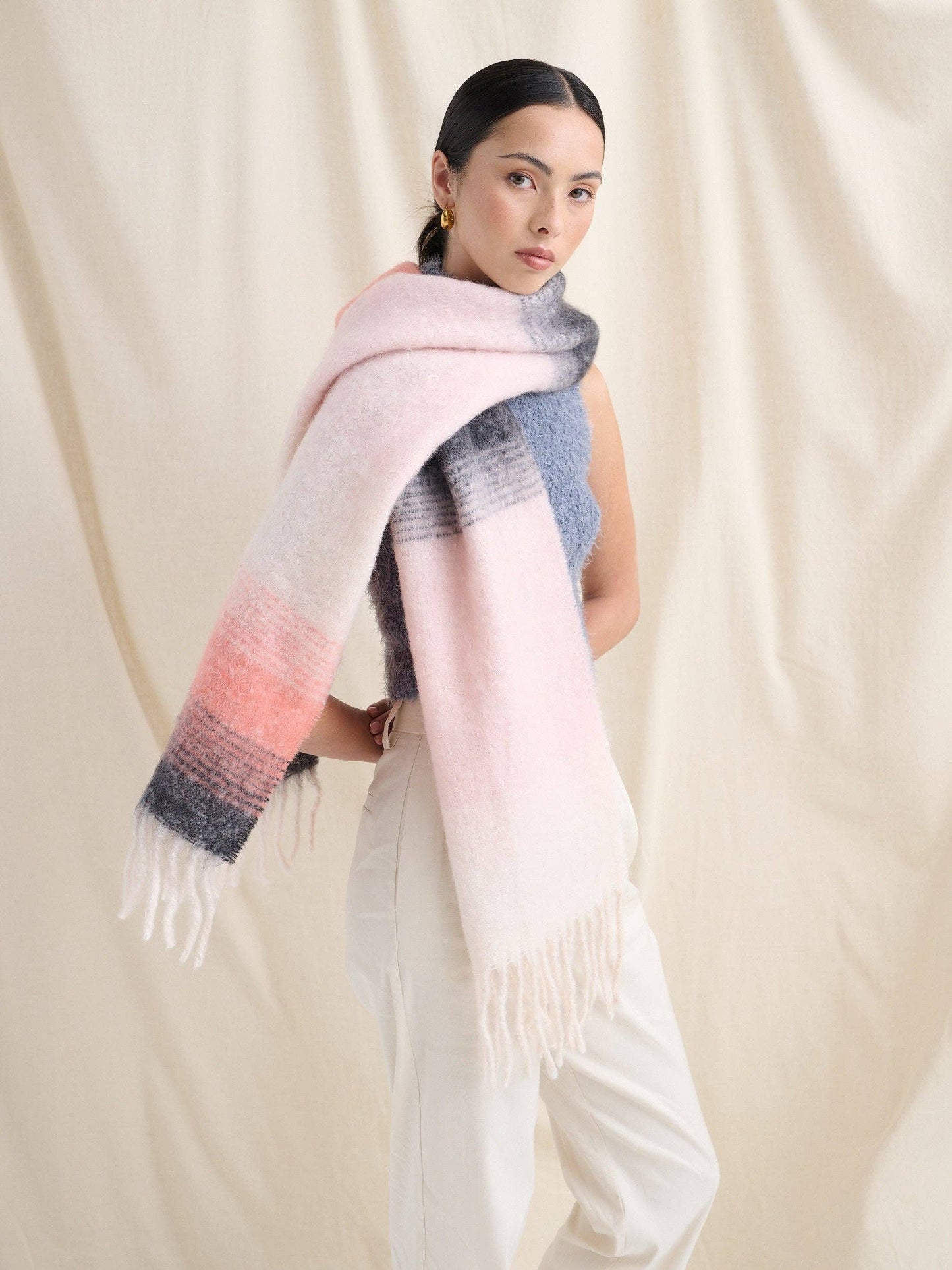 Yura Gradient Fluffy Scarf - Pink